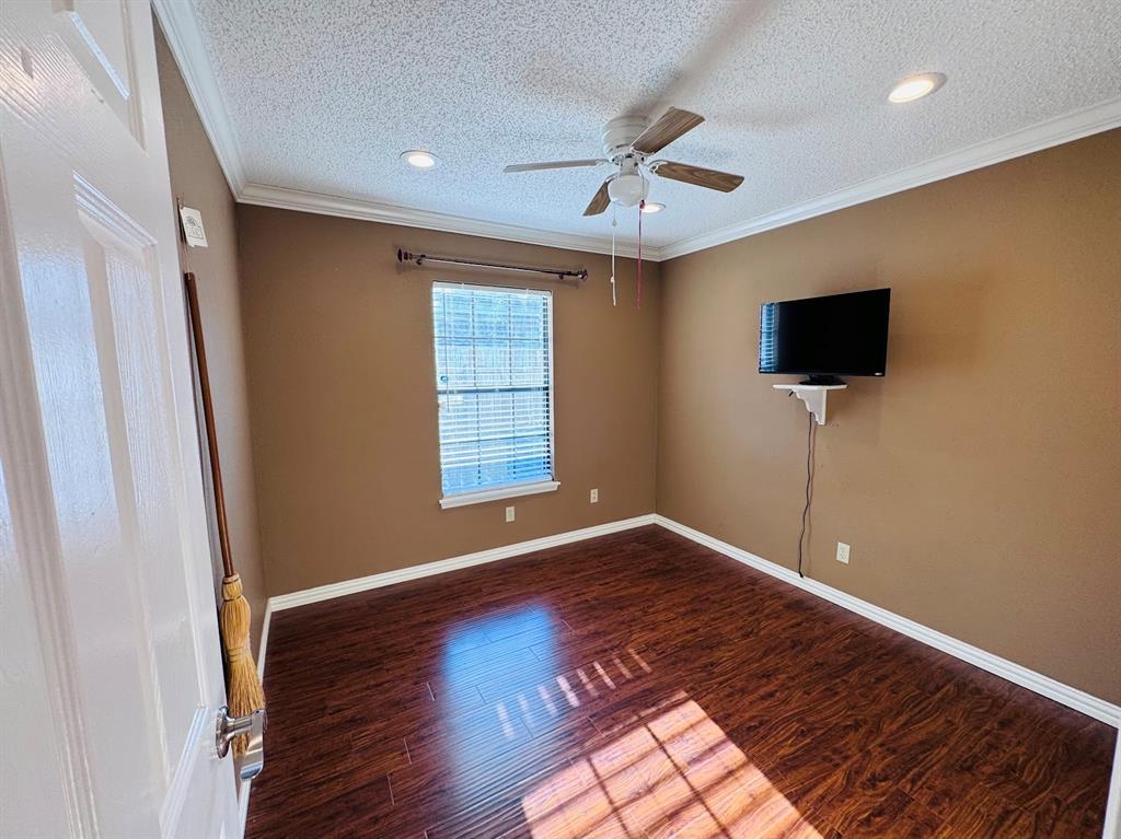 225 California Drive Property Photo 20