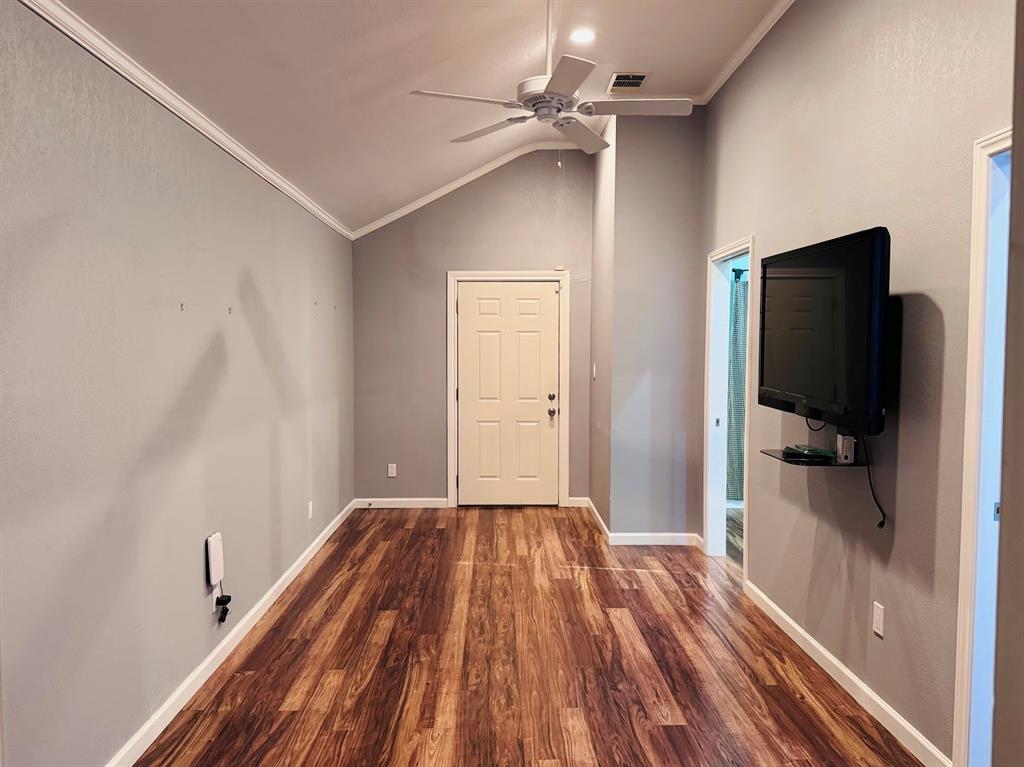 225 California Drive Property Photo 24