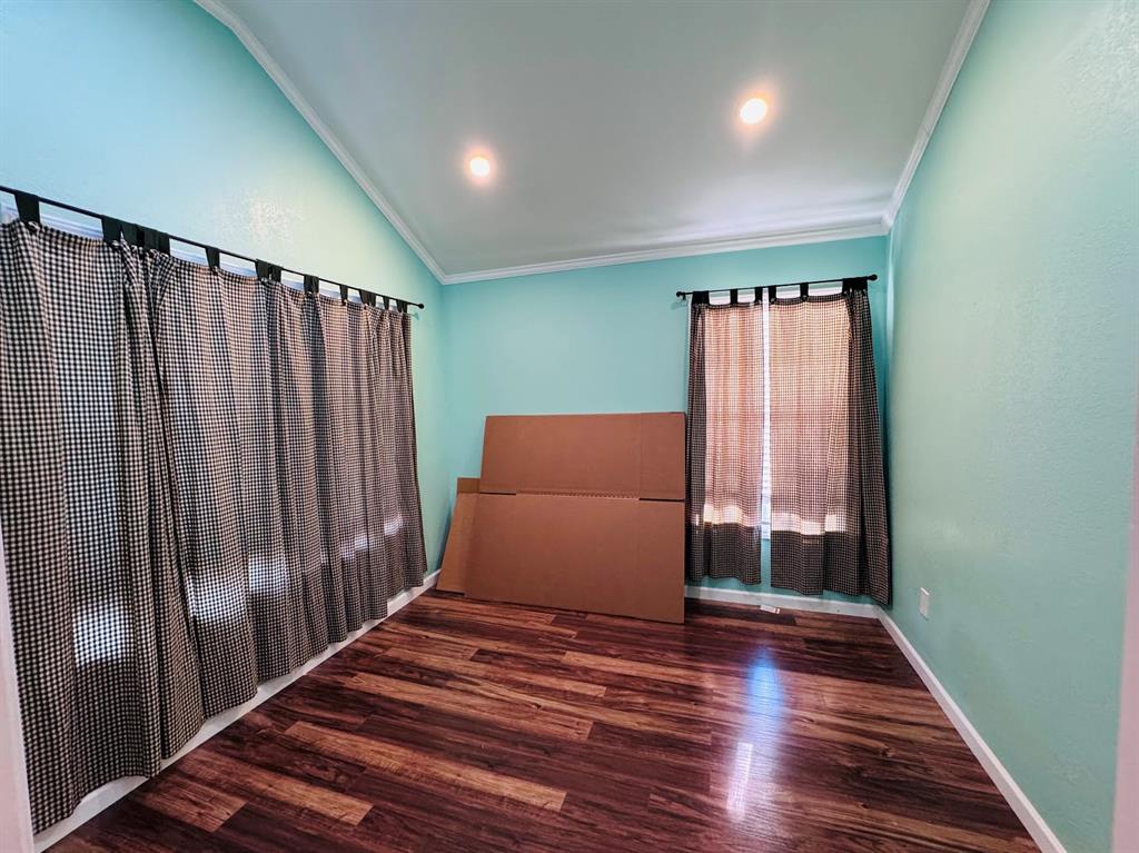 225 California Drive Property Photo 35
