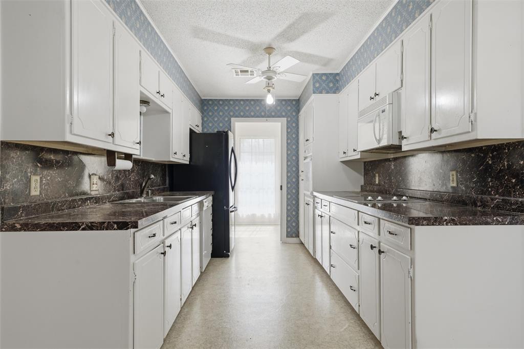 9321 Tree Lake Drive Property Photo 4