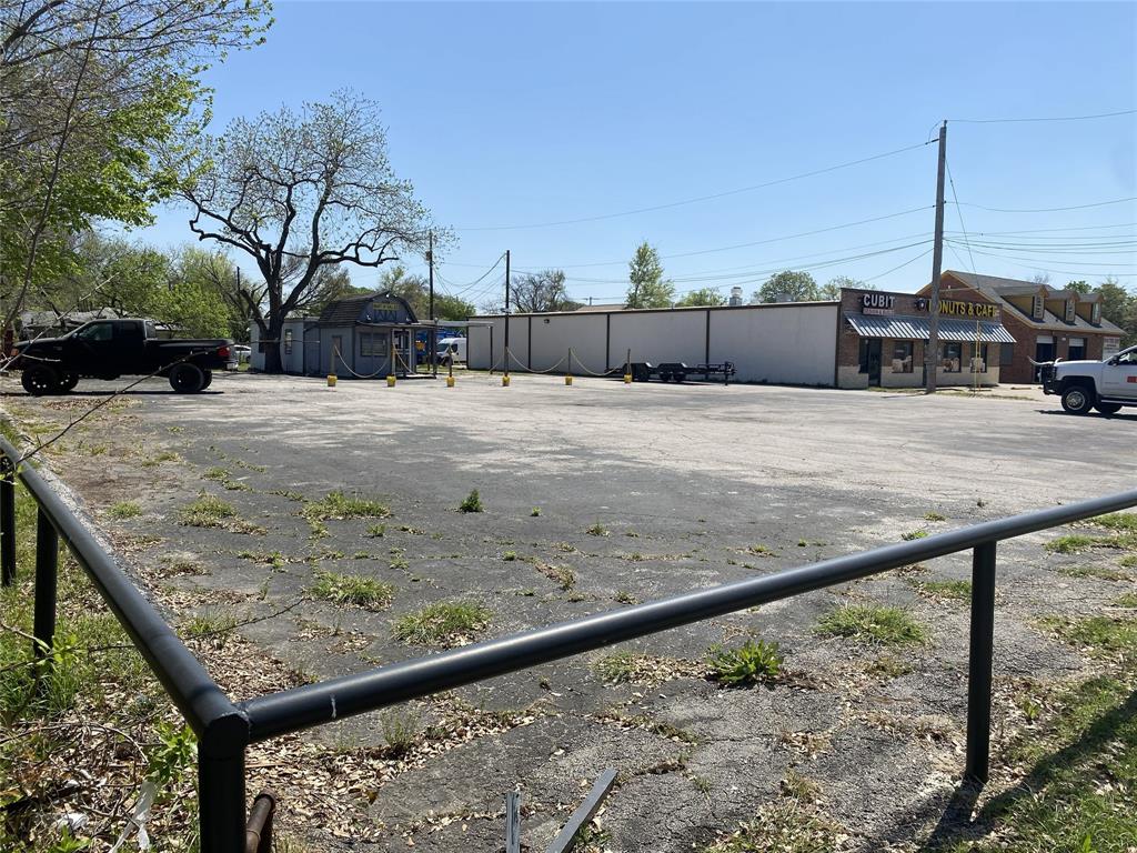 1506 S State Highway 121