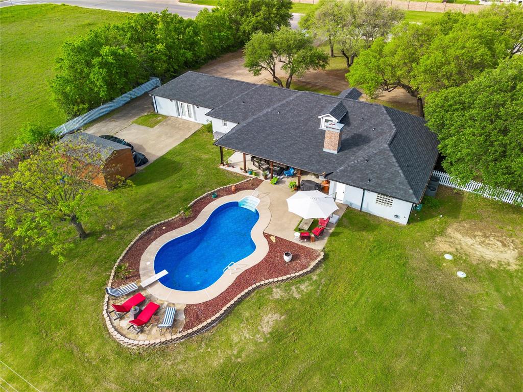 1017 S Nolan River Road Property Photo 1