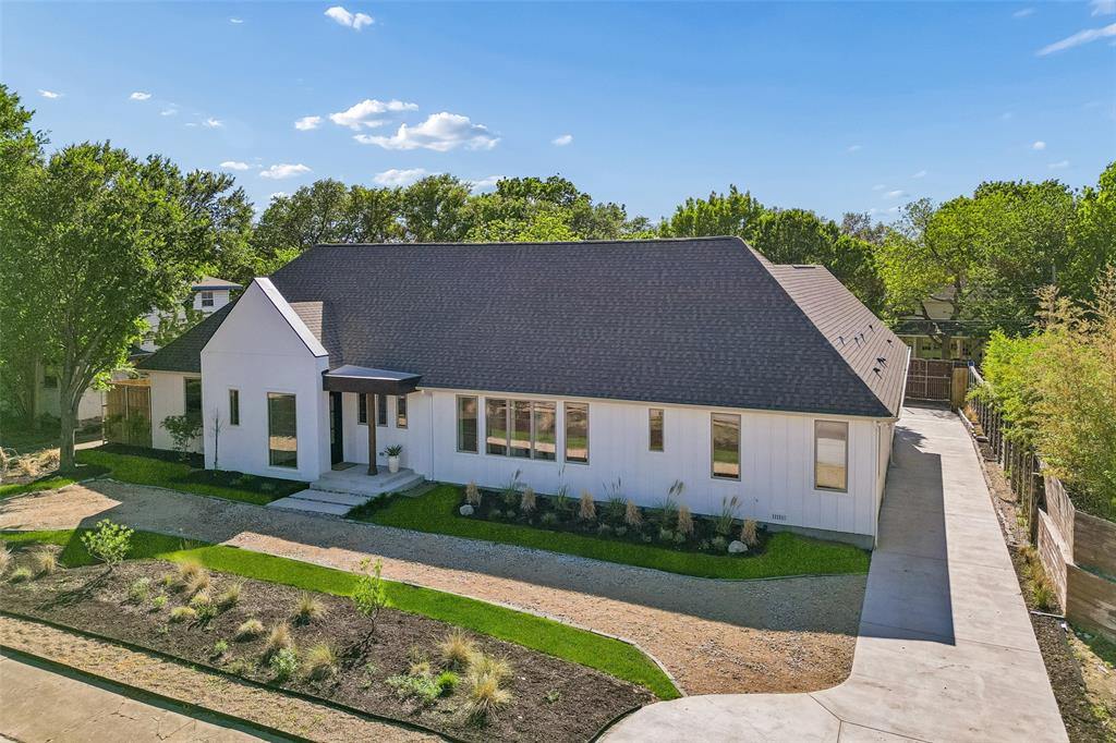 11131 Hillcrest Road Property Photo 2