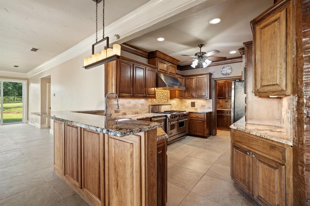 6068 Northview Court Property Photo 4