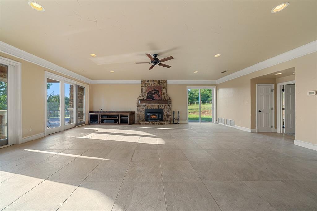 6068 Northview Court Property Photo 8