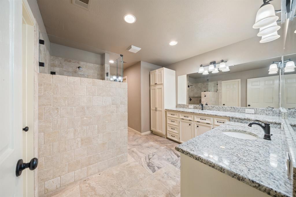6068 Northview Court Property Photo 9