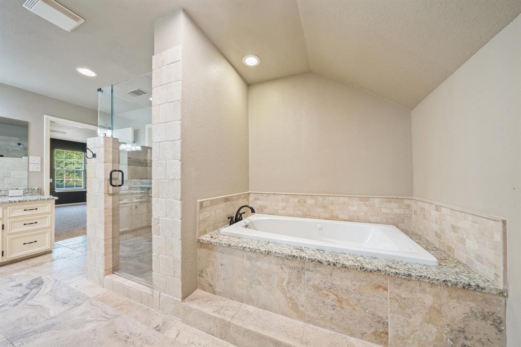 6068 Northview Court Property Photo 10