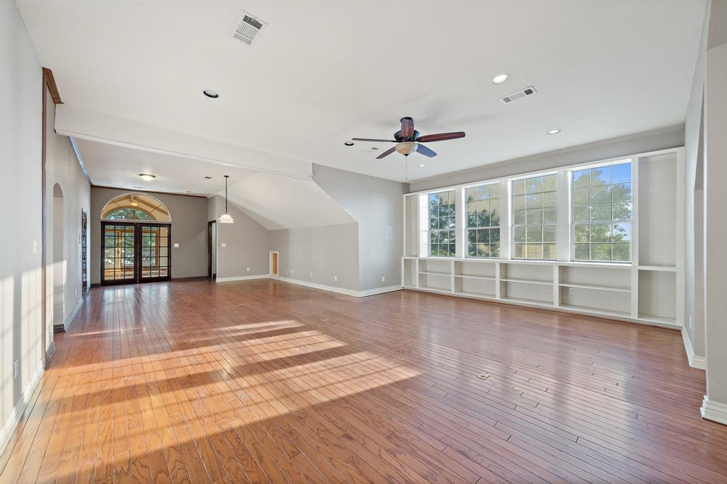 6068 Northview Court Property Photo 11