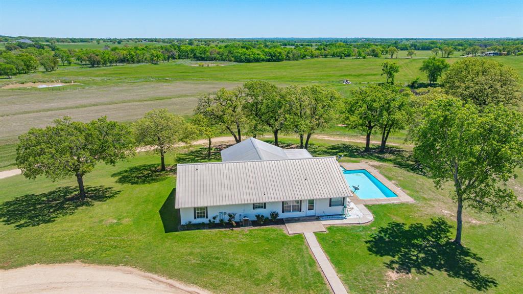802 Private Road 1675 Property Photo 1