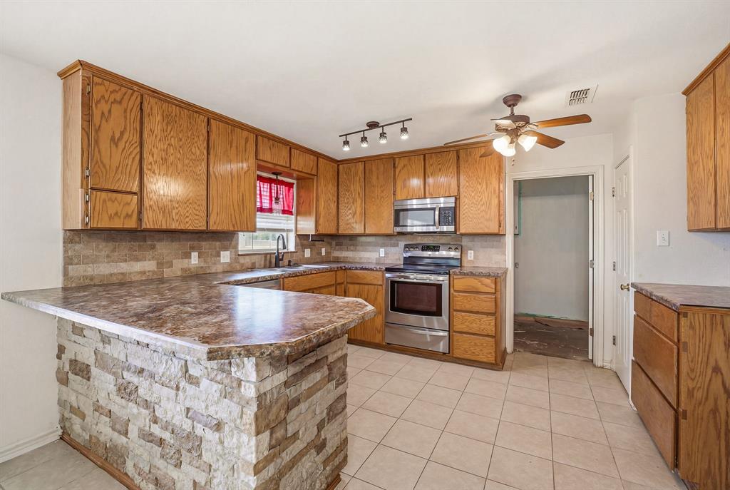 802 Private Road 1675 Property Photo 10