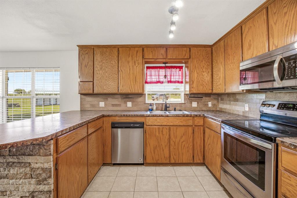 802 Private Road 1675 Property Photo 11