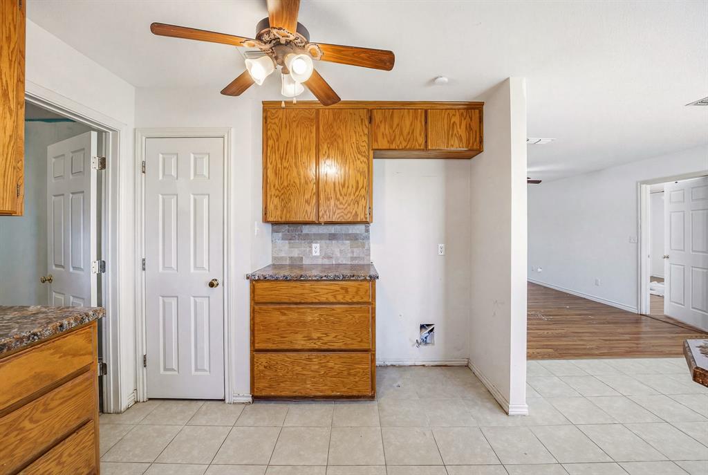 802 Private Road 1675 Property Photo 12