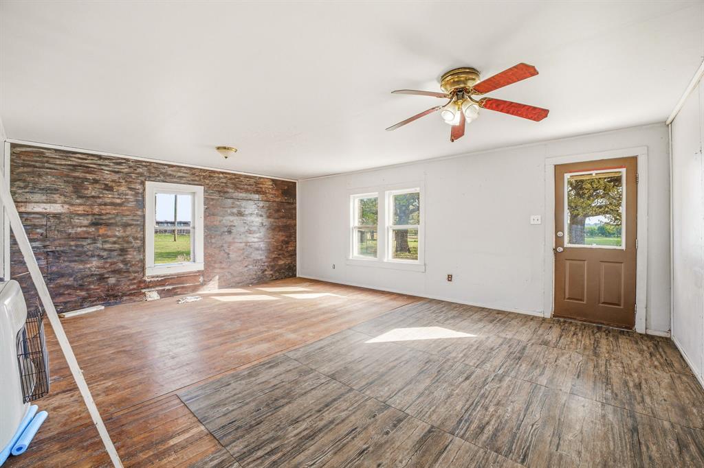 802 Private Road 1675 Property Photo 28