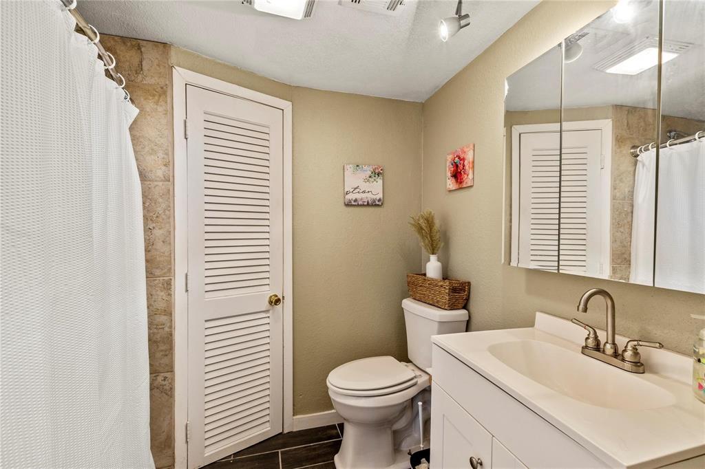 303 Whispering Oaks Trail Property Photo 7
