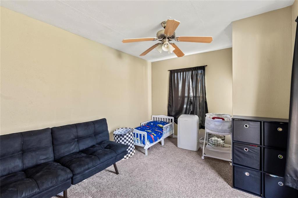 303 Whispering Oaks Trail Property Photo 8