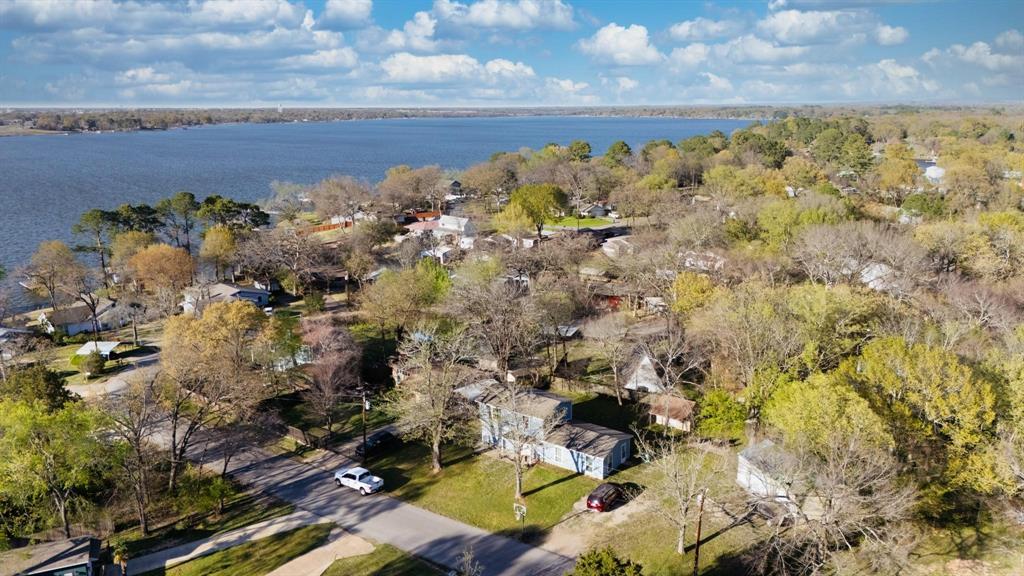 303 Whispering Oaks Trail Property Photo 16