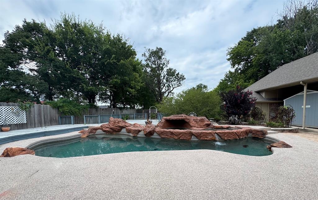 2865 Oak Creek Drive Property Photo 2