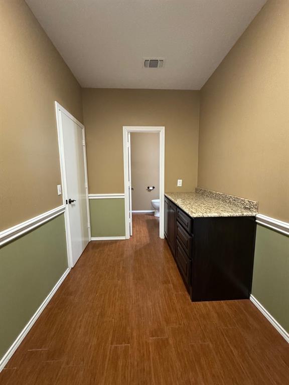 2865 Oak Creek Drive Property Photo 10