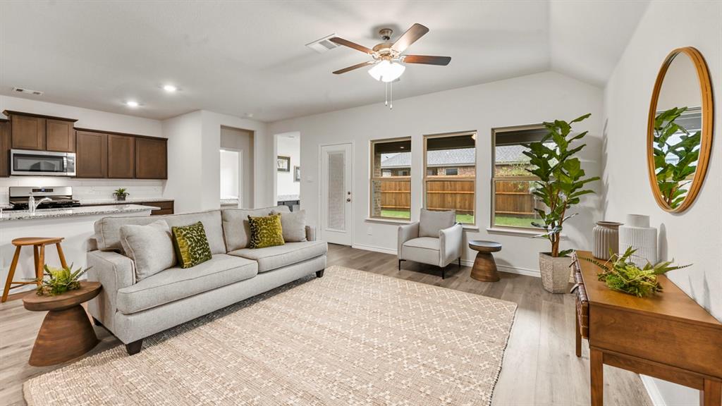 500 Carthage Street Property Photo 8