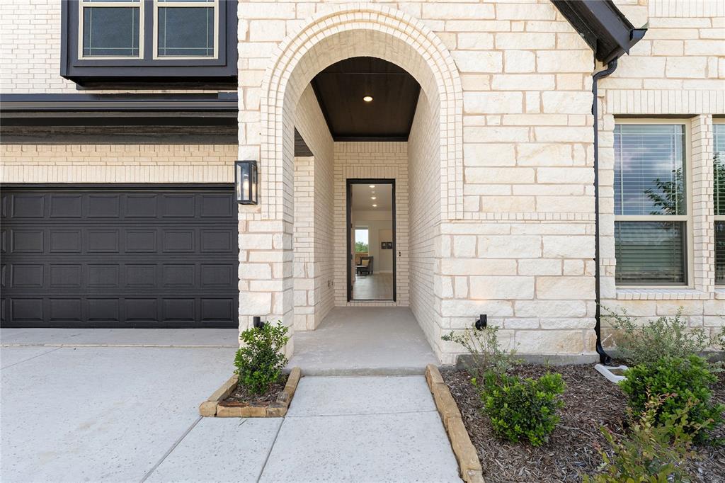 2217 Amber Gate Drive Property Photo 4
