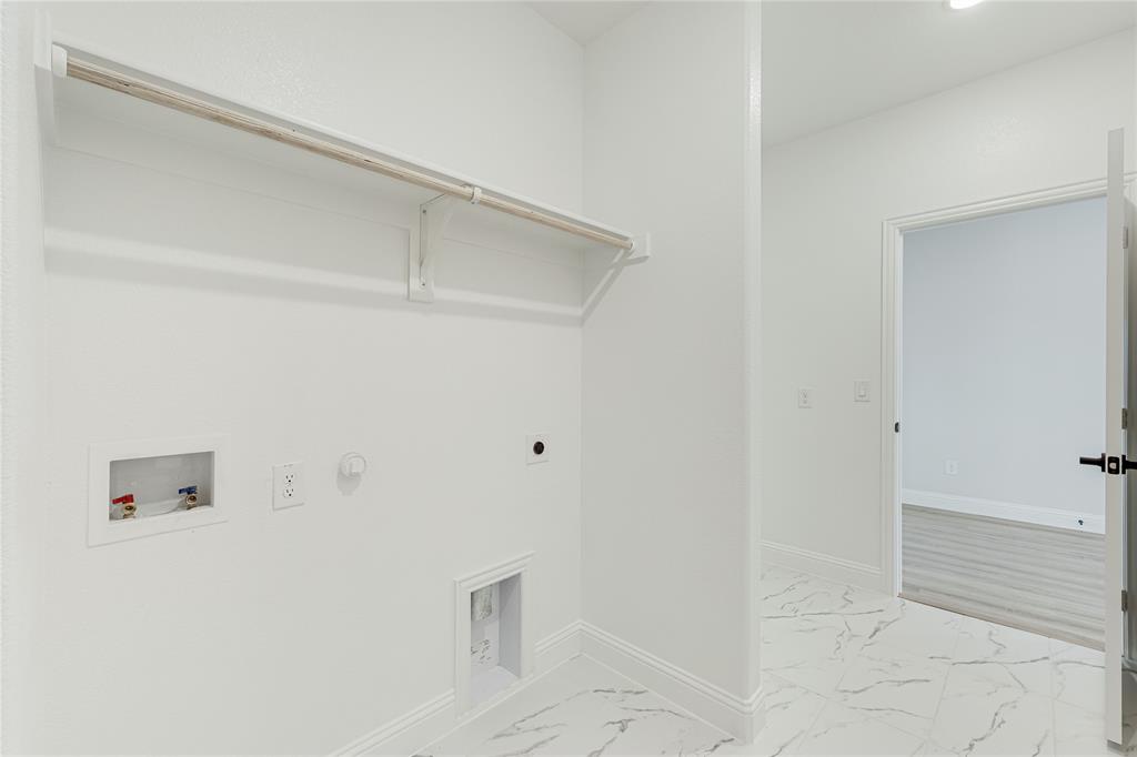2217 Amber Gate Drive Property Photo 8