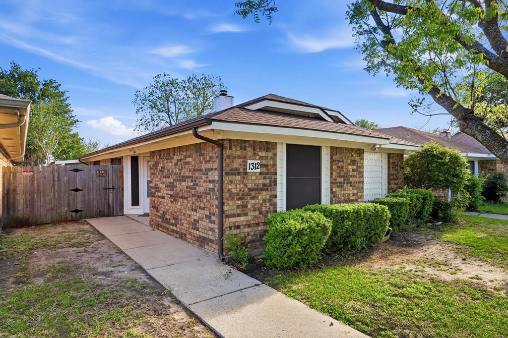 1312 Hackamore Street Property Photo 1