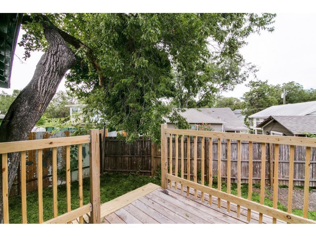 126 Neches Property Photo 18