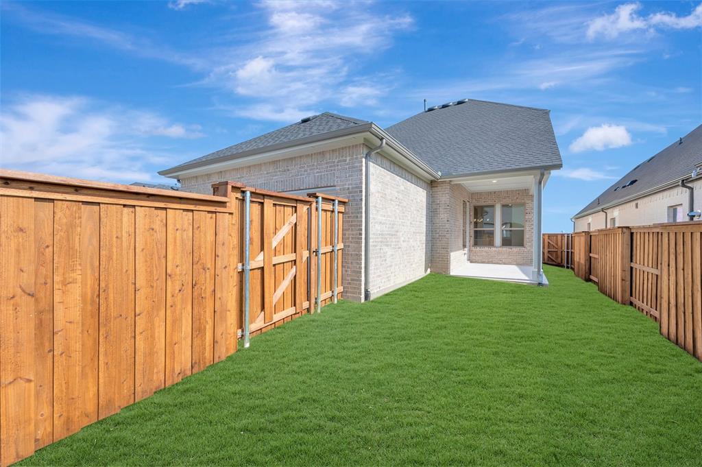 2021 Mack Avenue Property Photo 3