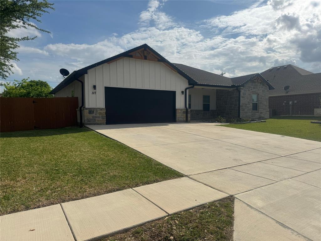 317 Lakeview Drive Property Photo 3