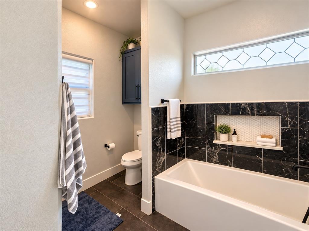 317 Lakeview Drive Property Photo 15