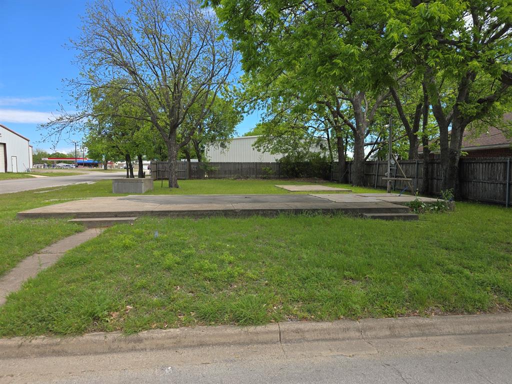 811 Hillsboro Street Property Photo 1