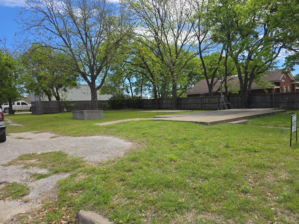 811 Hillsboro Street Property Photo 5