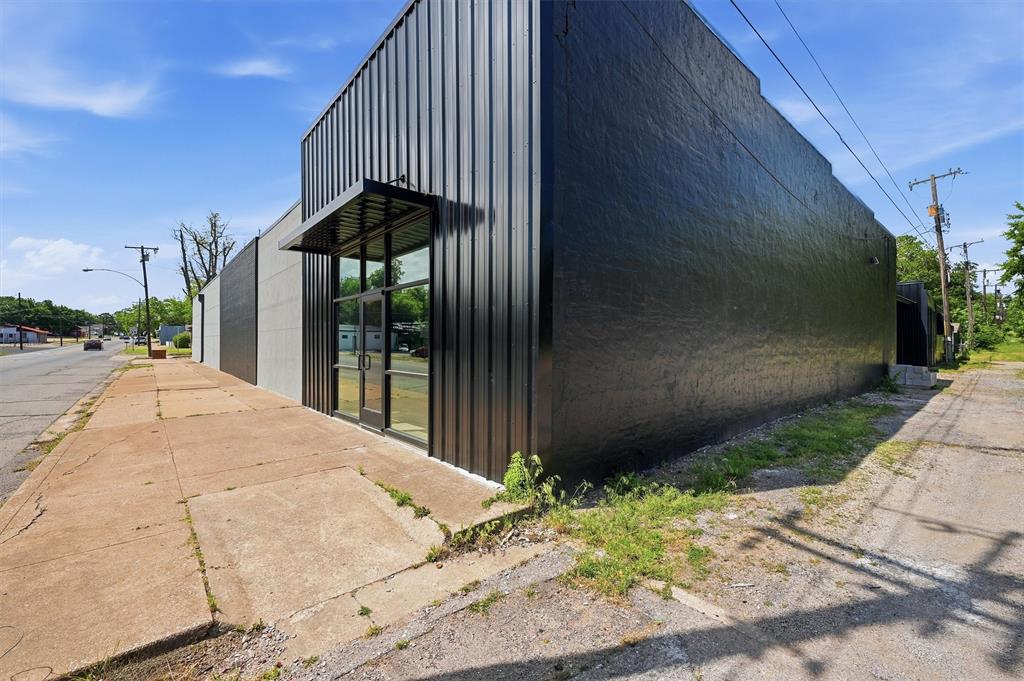 613 S Armstrong Avenue Property Photo 1