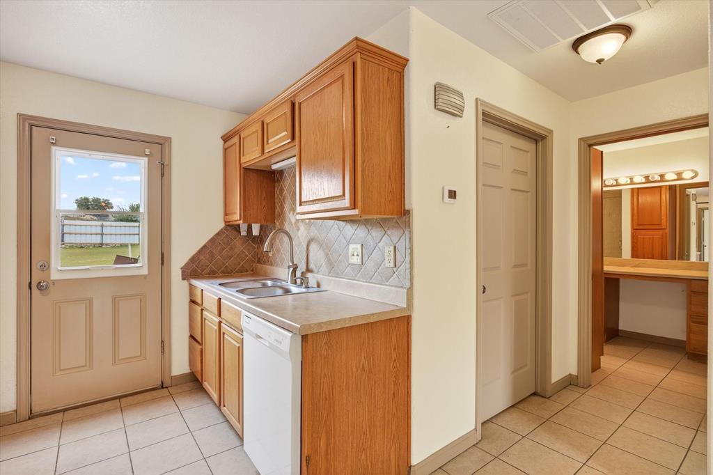 721 Comanche Cove Drive Property Photo 12