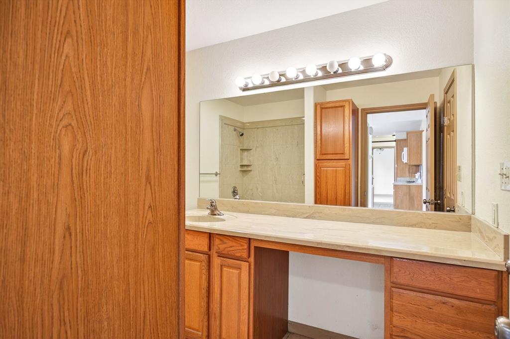 721 Comanche Cove Drive Property Photo 20
