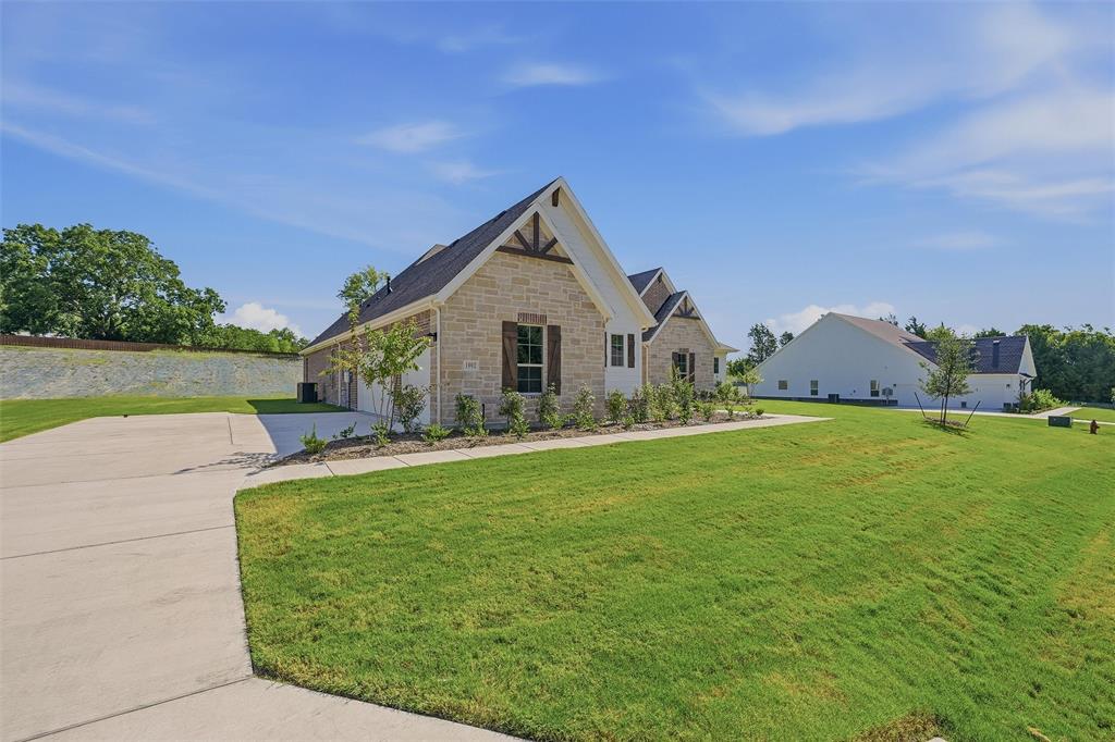 1002 Perrin Lane Property Photo 3