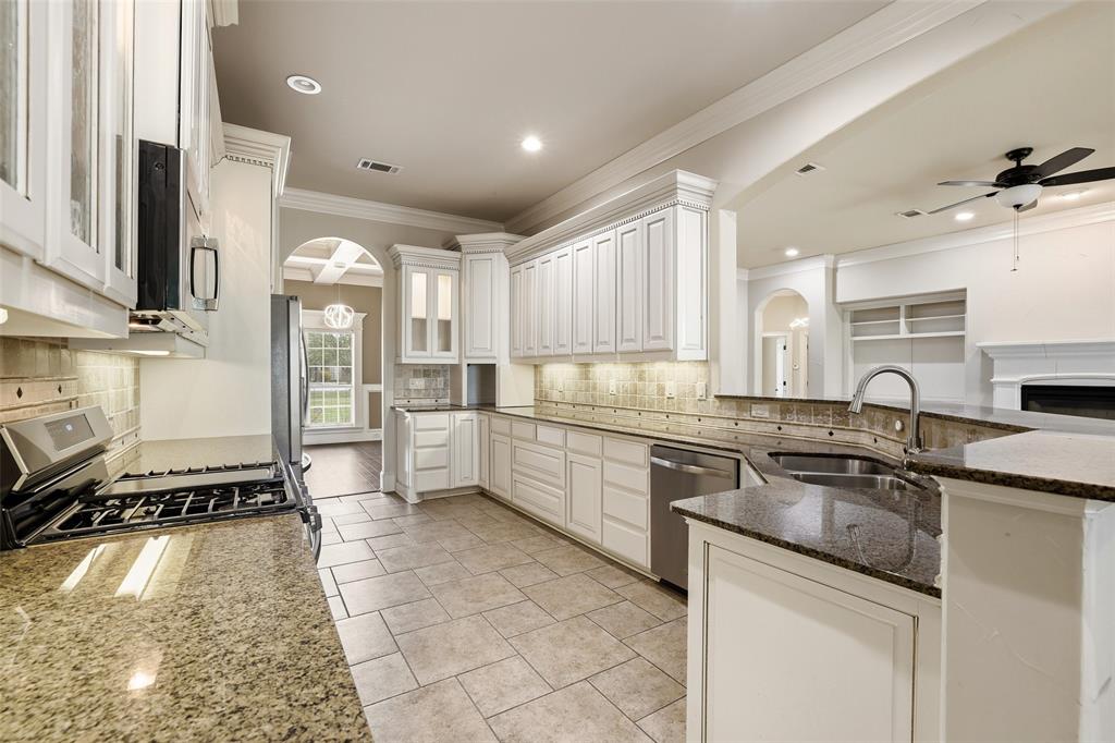 408 Seasons West Property Photo 6