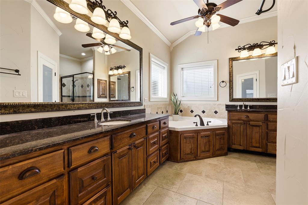 408 Seasons West Property Photo 27