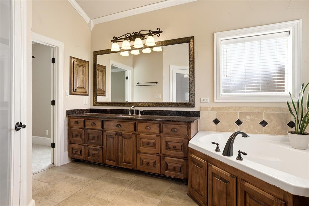408 Seasons West Property Photo 28