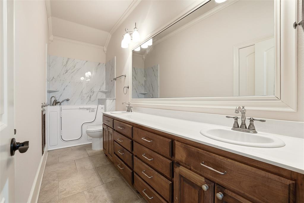 408 Seasons West Property Photo 31