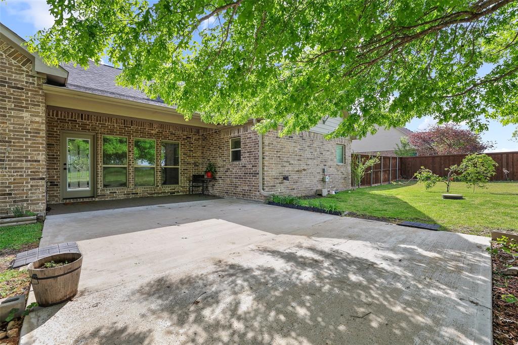408 Seasons West Property Photo 34
