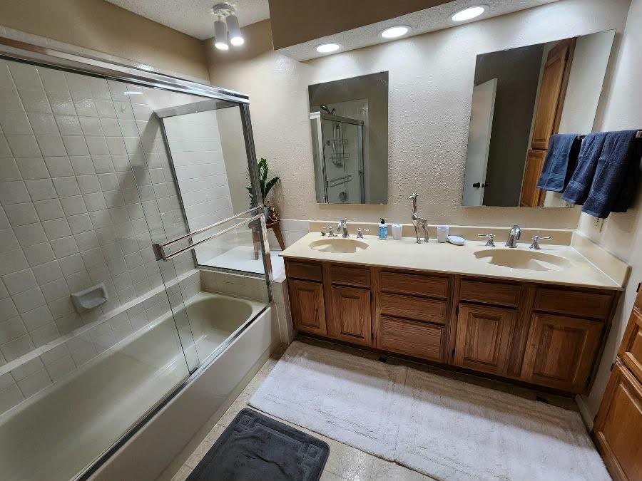 1100 Riverchase Lane 209 Property Photo 10