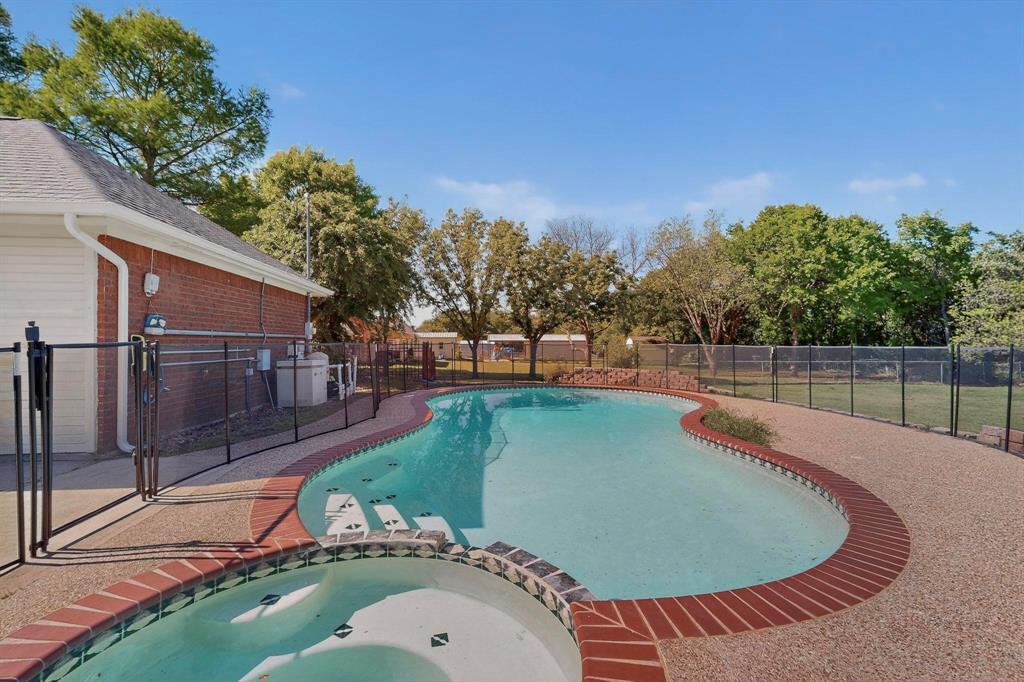 2601 Trail Tree Court Property Photo 35