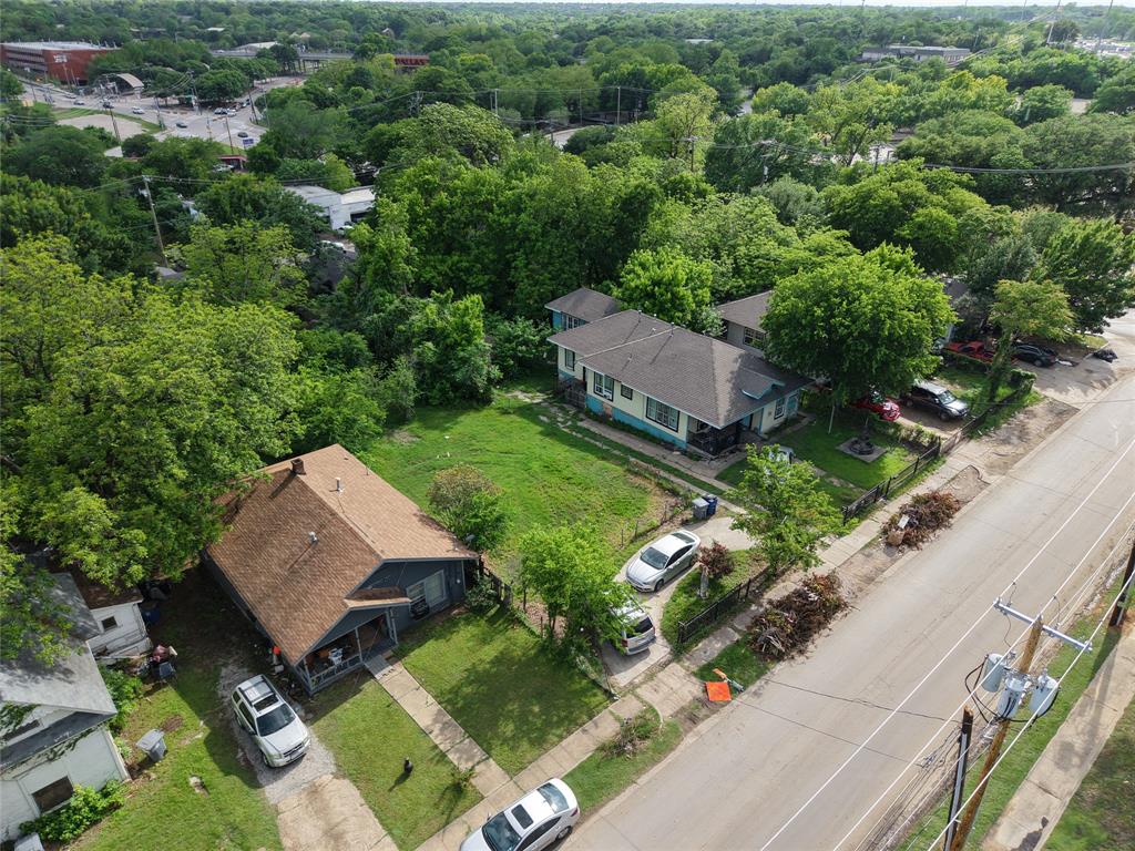 810 E 12th Street Property Photo 4