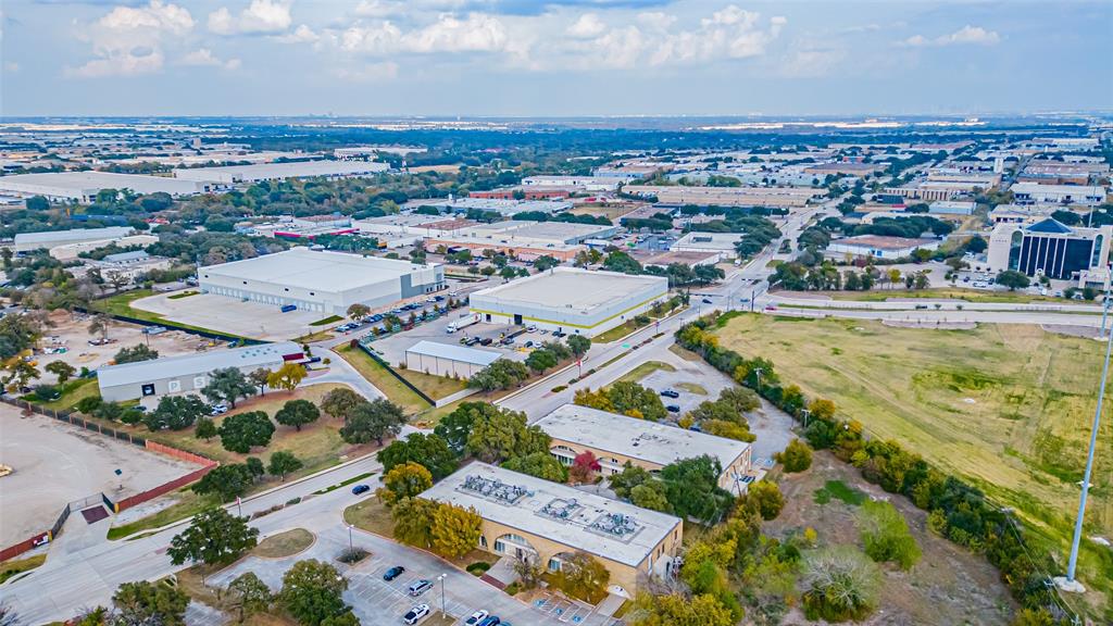 2660 E Lamar Boulevard Property Photo 8