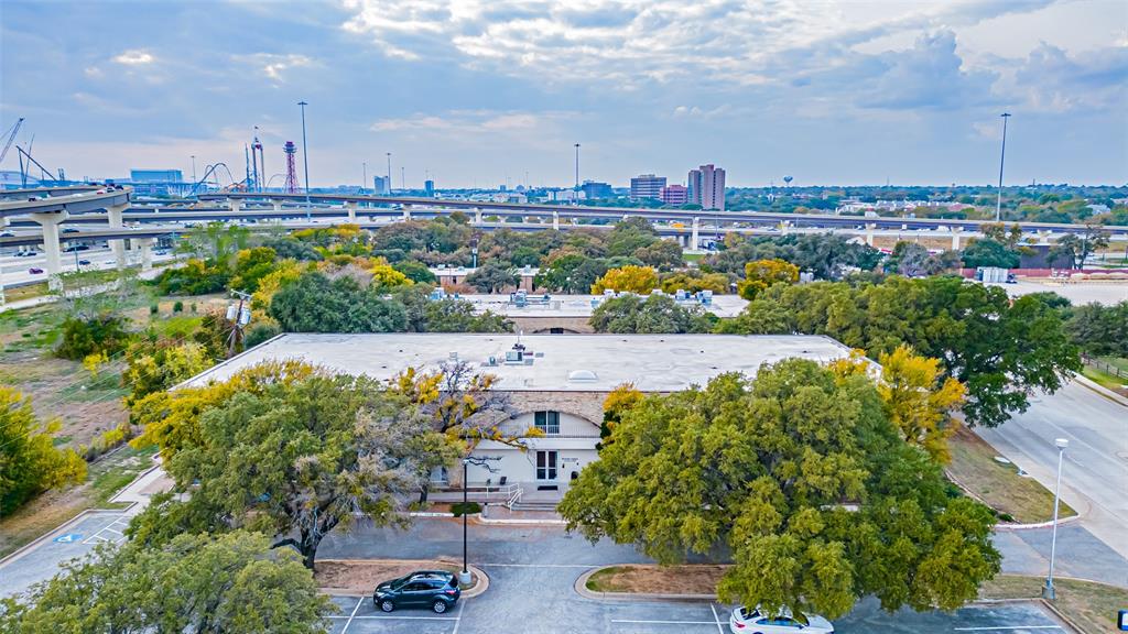 2660 E Lamar Boulevard Property Photo 14