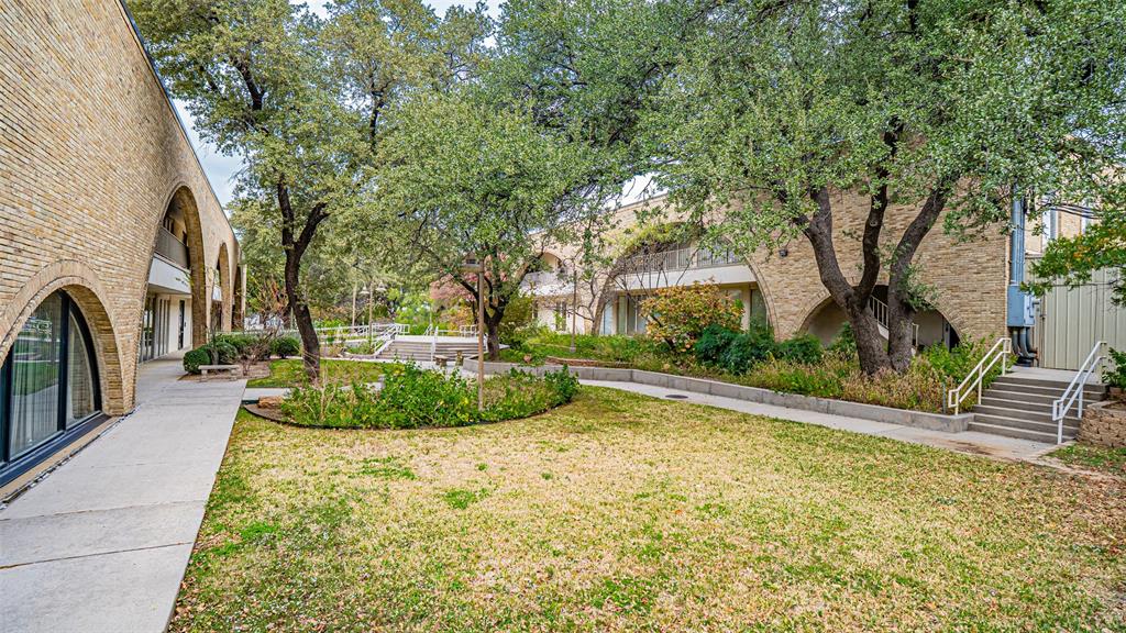 2660 E Lamar Boulevard Property Photo 20