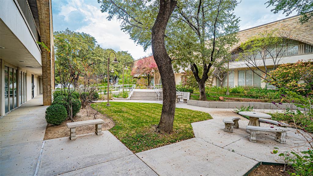 2660 E Lamar Boulevard Property Photo 24