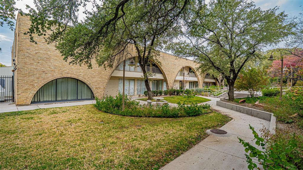 2660 E Lamar Boulevard Property Photo 29
