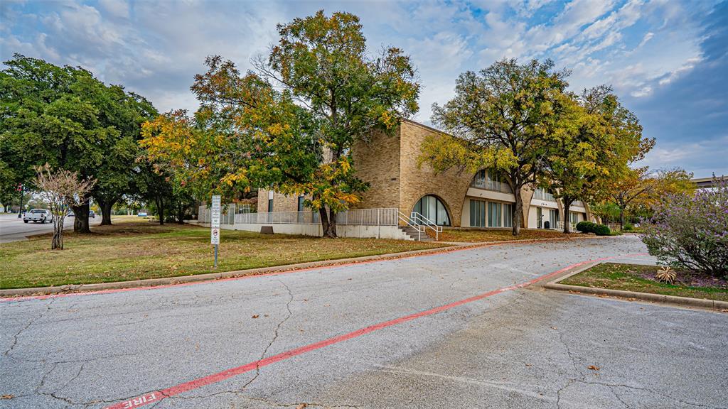 2660 E Lamar Boulevard Property Photo 30